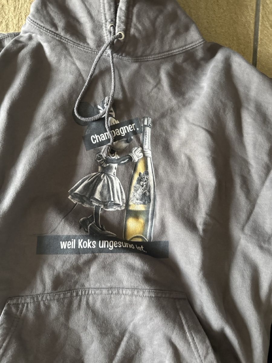 Kleiderpakete: 2 Hoodies Grösse XL – Gebraucht aus Schlieren von nowaya 1