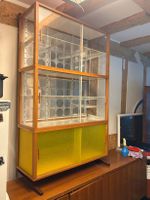 50er Jahre Vitrine, Holz/Plexi/Metall Pelly System