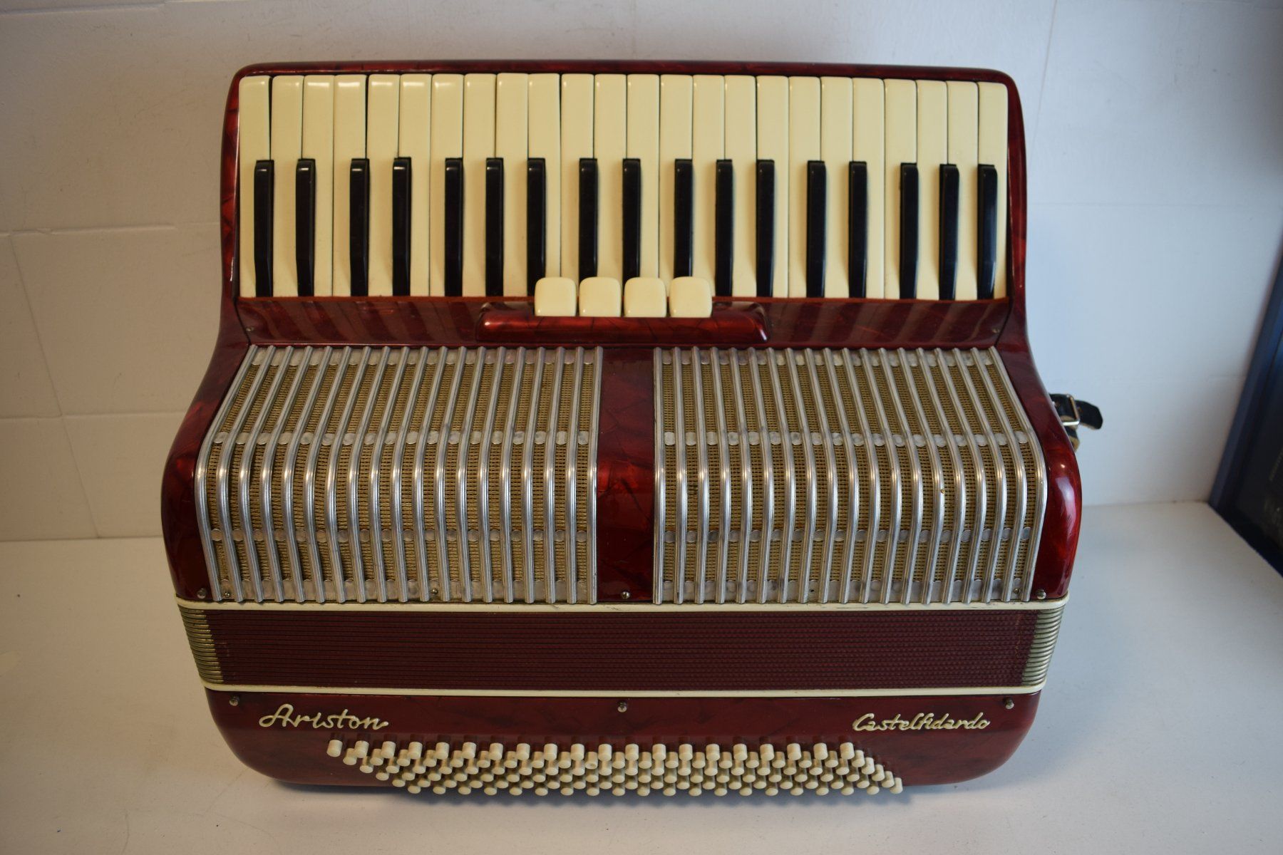 Strumenti musicali: Akkordeon chromatisch Ariston Castelfidardo – Usato da Zürich venduto da baumusik