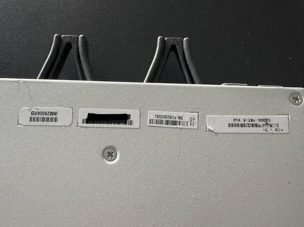 Hub & Switch: Cisco C9300-48T-E Enterprise Switch Dual PSU – Usato da Le Grand-Saconnex venduto da ric_sb66 2