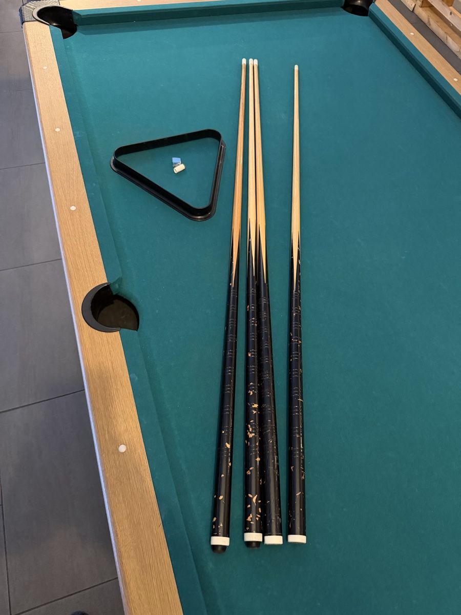 Tables de billard: Billiard Table with Accessories Good Condition – D'occasion à Interlaken par Suleika.Kummer 1