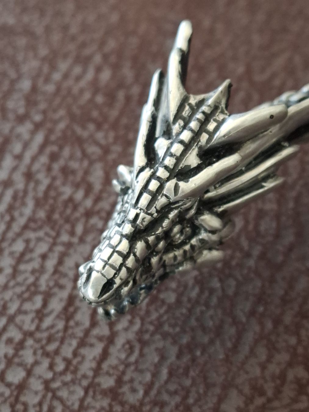 Ketten: Collier dragon Games of Throne – Neu (gemäss Beschreibung) aus Saxon von 2005sylvester 6