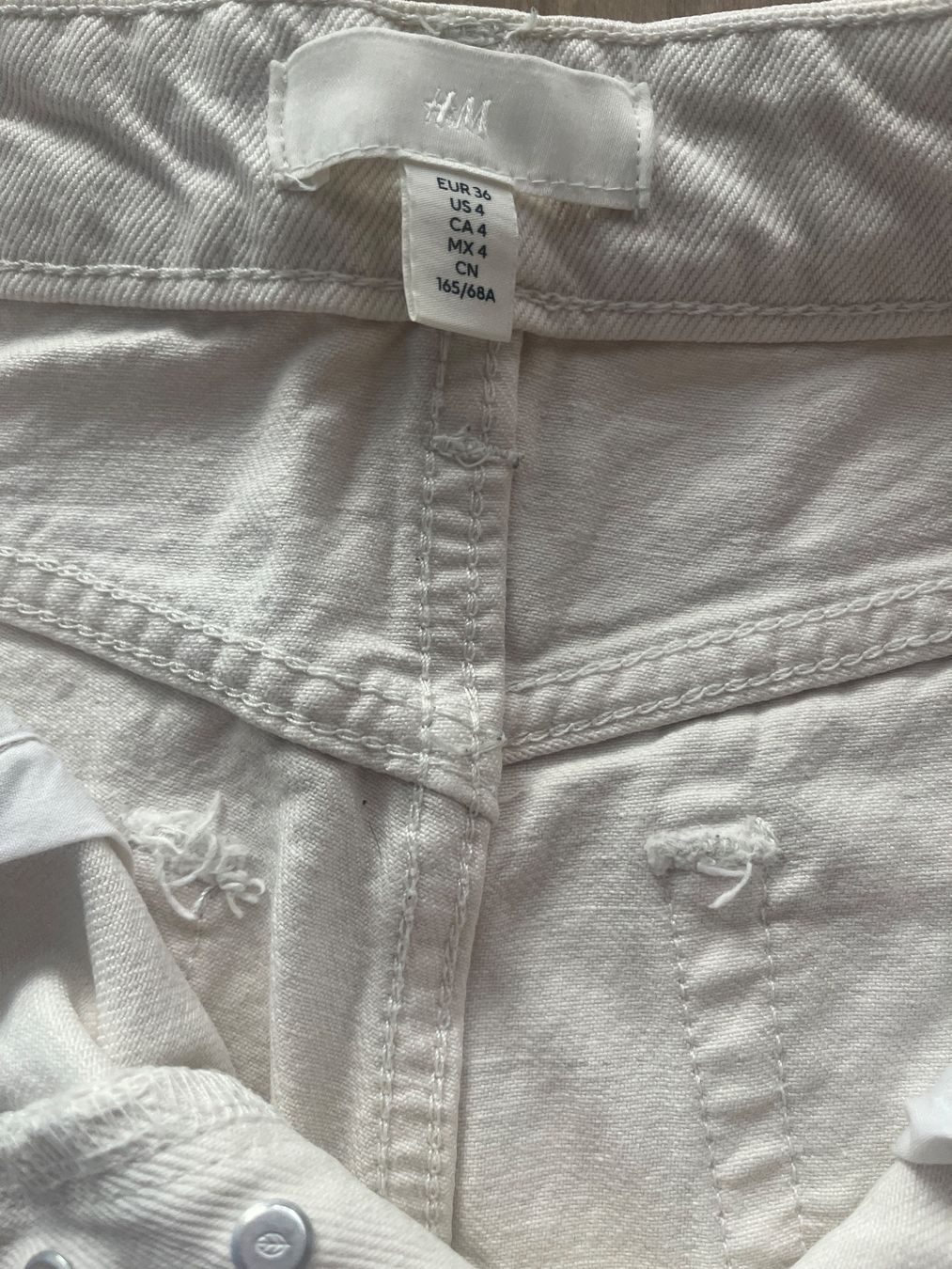 H&M Jeans: Jean blanc H&M taille 36 bon état – D'occasion à Cossonay-Ville par 021epi70 2