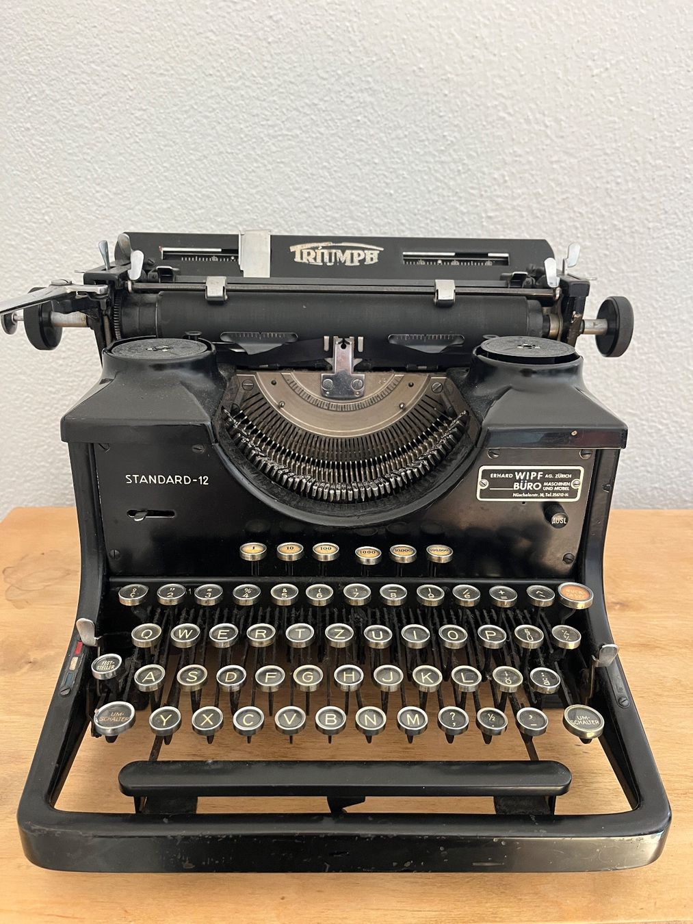 Triumph Macchine da scrivere: Triumph Schreibmaschine 1930er – Usato da Bern venduto da Chicca_Bern
