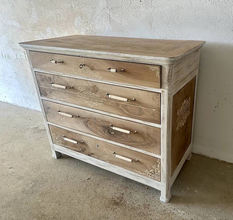 Kommoden: Restaurierte Kommode Shabby Vintage - Nussholz – Gebraucht aus Bärau von JeJeG 1