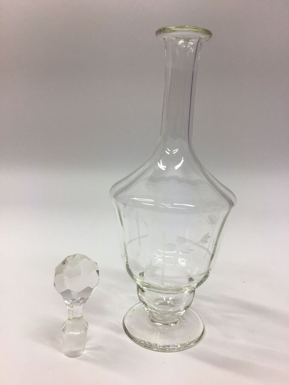 Carafes: Elegante Kristallkaraffe mit Blumenmuster – D'occasion à Olten par ELHANDEL 3