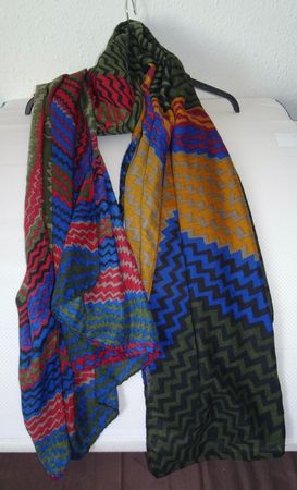 Écharpe multicolore style bohème