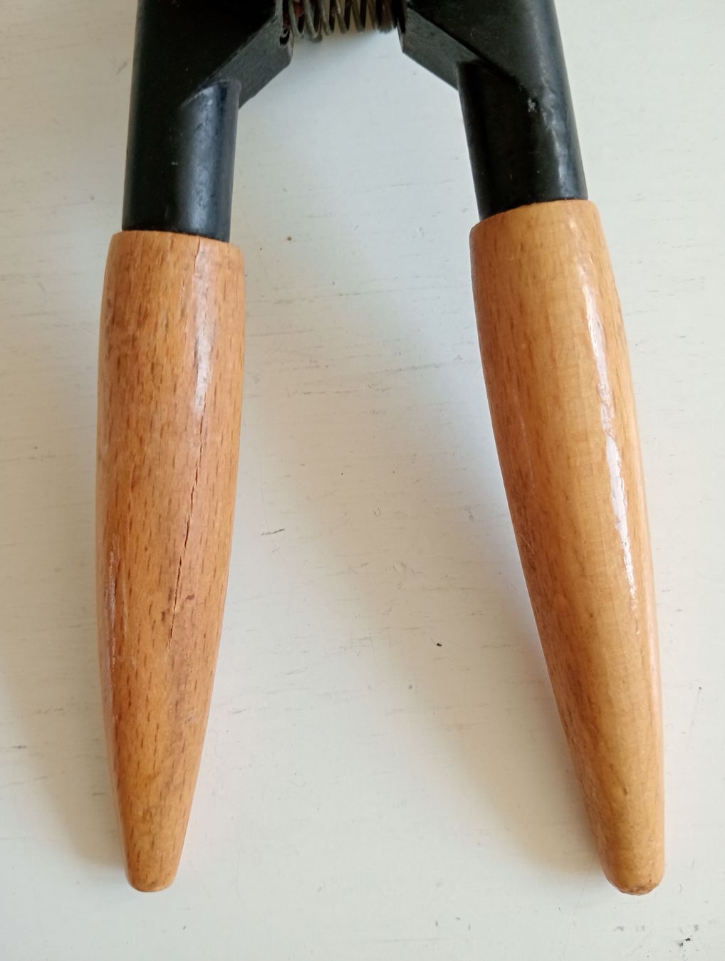 Küchengeräte: Nussknacker Holz/Metall 17cm Top Zustand – Gebraucht aus Allschwil von Evgeniia78 2