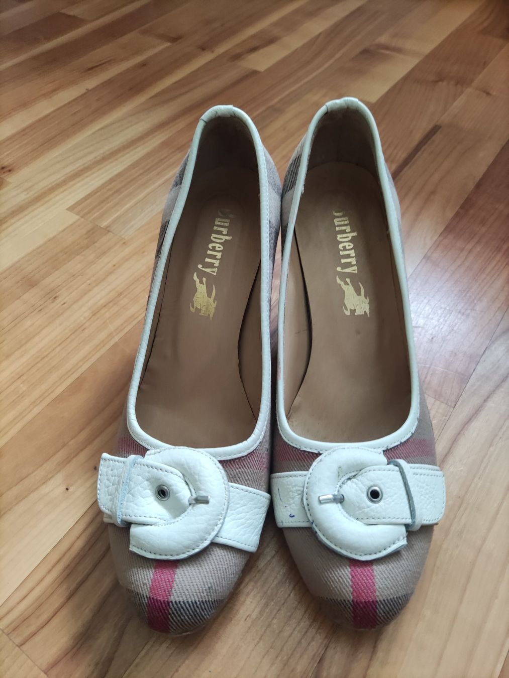Burberry Damenschuhe: Burberry Pumps, Gr. 37 im Karolook – Gebraucht aus Solothurn von Csw1 3