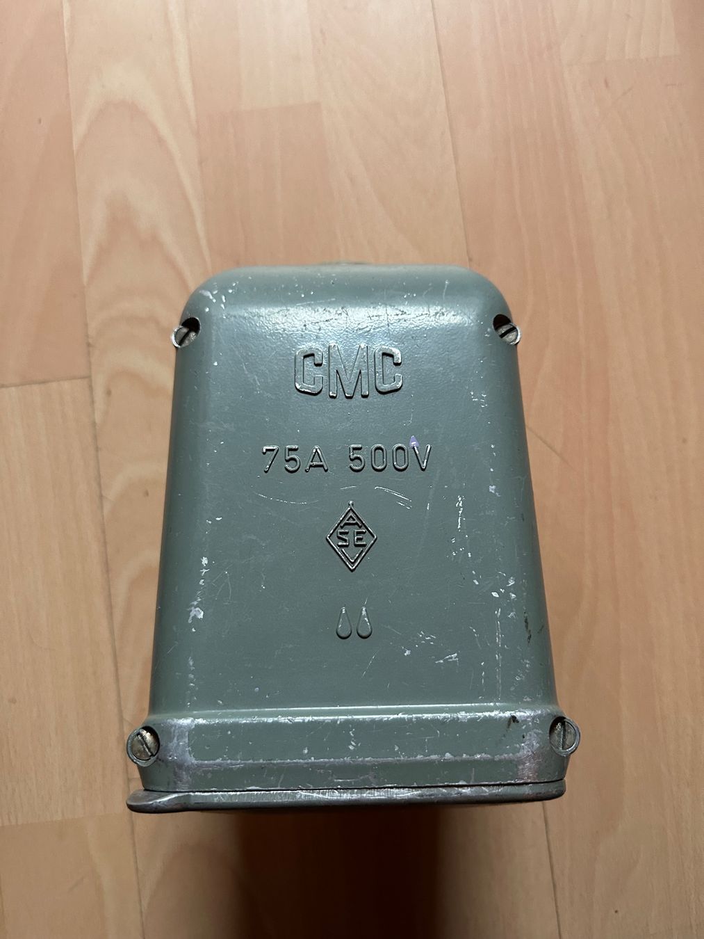 Spine: J 75/4 Polige Wanddose Stromdose – Usato da Huttwil venduto da Bolpa 5
