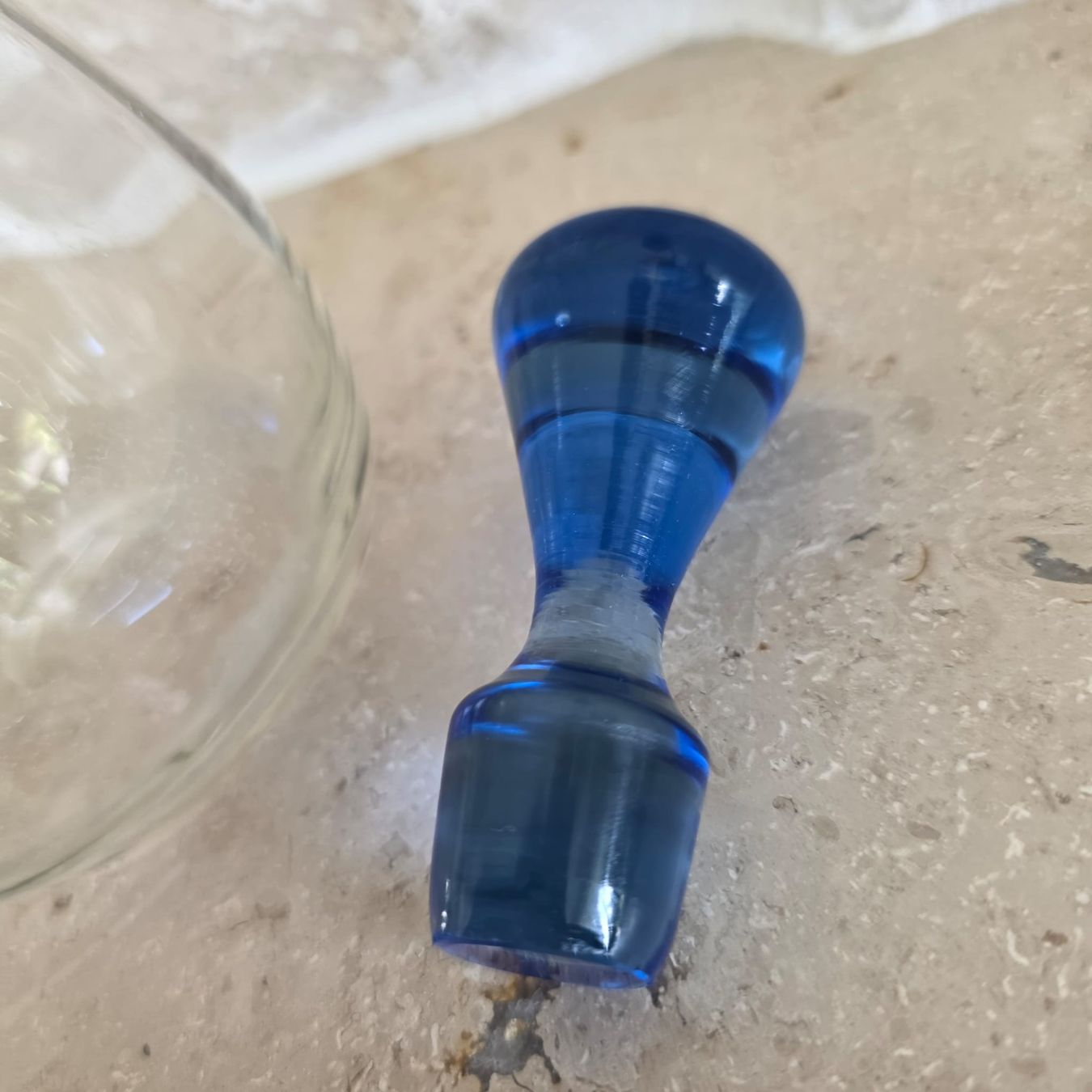 Karaffen: Karaffe Glas blauem Stopfen Dekoration Vintage – Gebraucht aus Rheinsulz von Dred 4