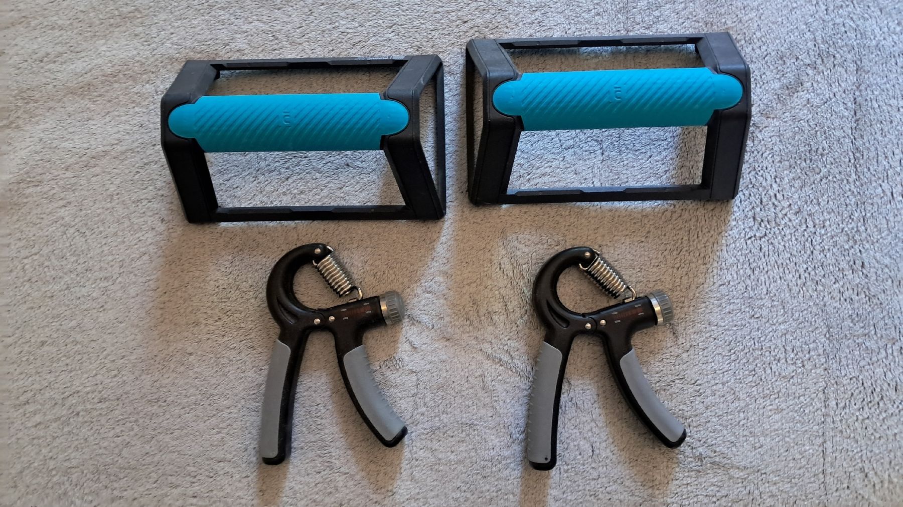 Hometrainer: Handtrainer / Hand Grip Trainer Liegestützgriffe / Push-up-G – Usato da Zürich venduto da Sava_1987