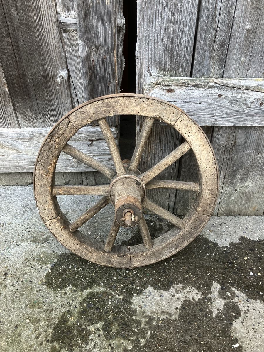 Pneus & Kompletträder: antikes Wagenrad – Gebraucht aus Thun von noah_5fyb 1
