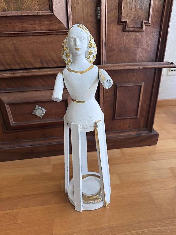 Statuette: Deko Frau aus Holz – Usato da Roggwil venduto da mariewa
