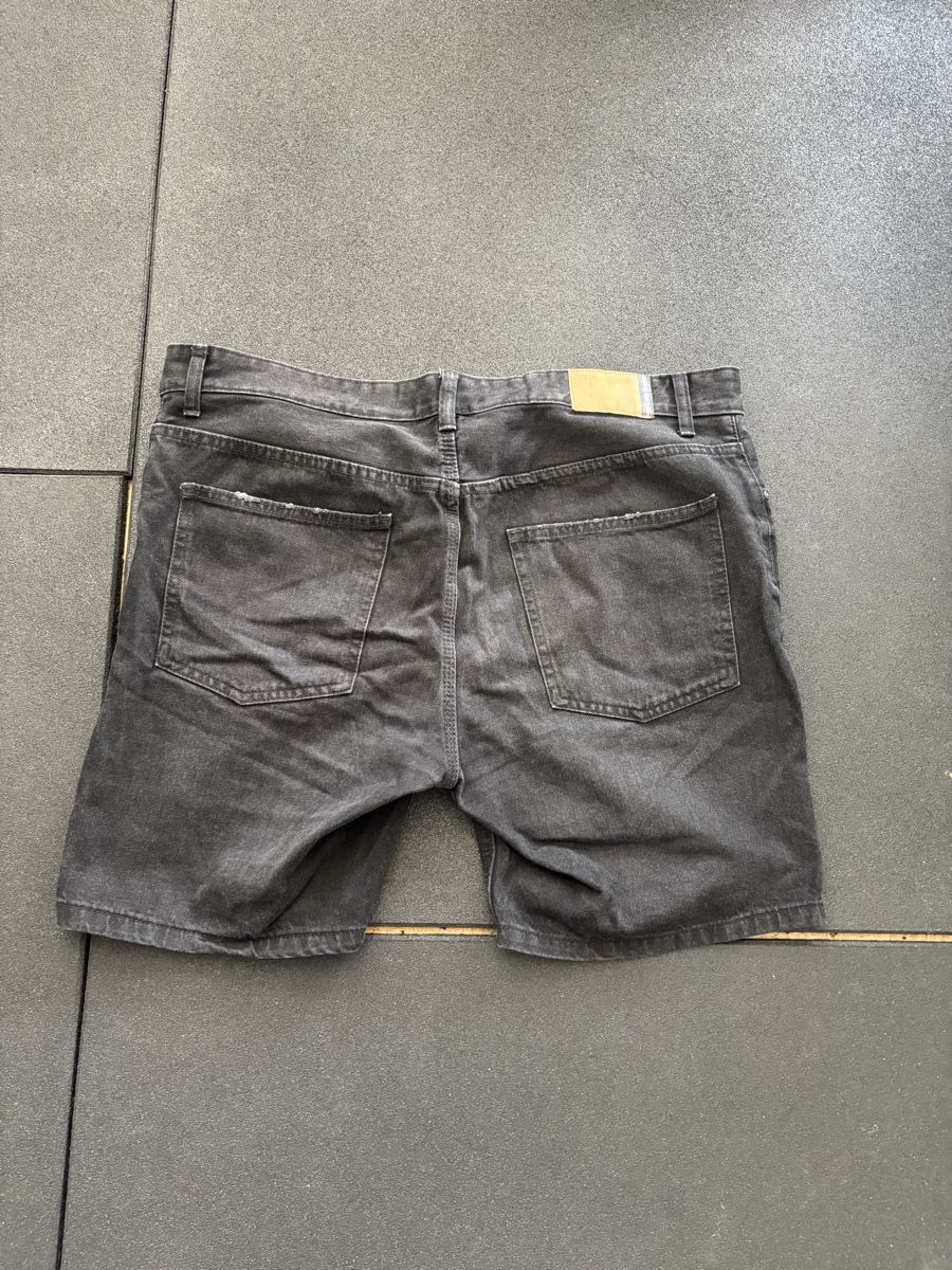 Bershka Hosen: BERSHKA Denim Shorts, Schwarz, 46 – Gebraucht aus Niederwangen BE von V.Fernandes 2