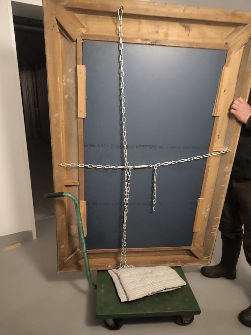 Miroirs: Grosser Spiegel mit Goldrahmen, Antik , – D'occasion à Muri AG par Cathedralradio 1