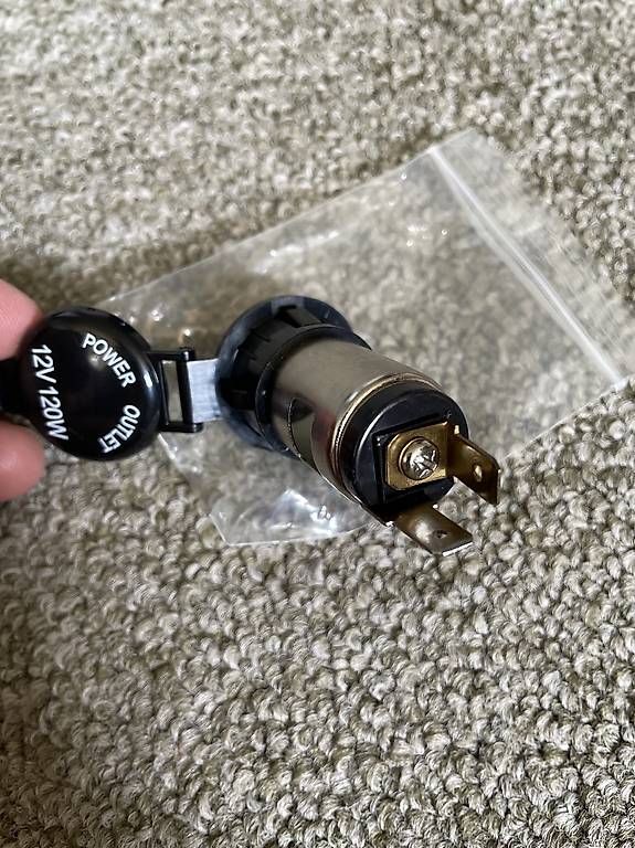 Stecker: 12V / 120W Zigarettenanzünder-Steckdose  Neu – Gebraucht aus Buchs SG von auchan2008 1