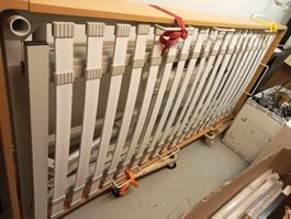 sehr gutes Elektrisches Bett mit Bettrahmen, Marke: Okin
