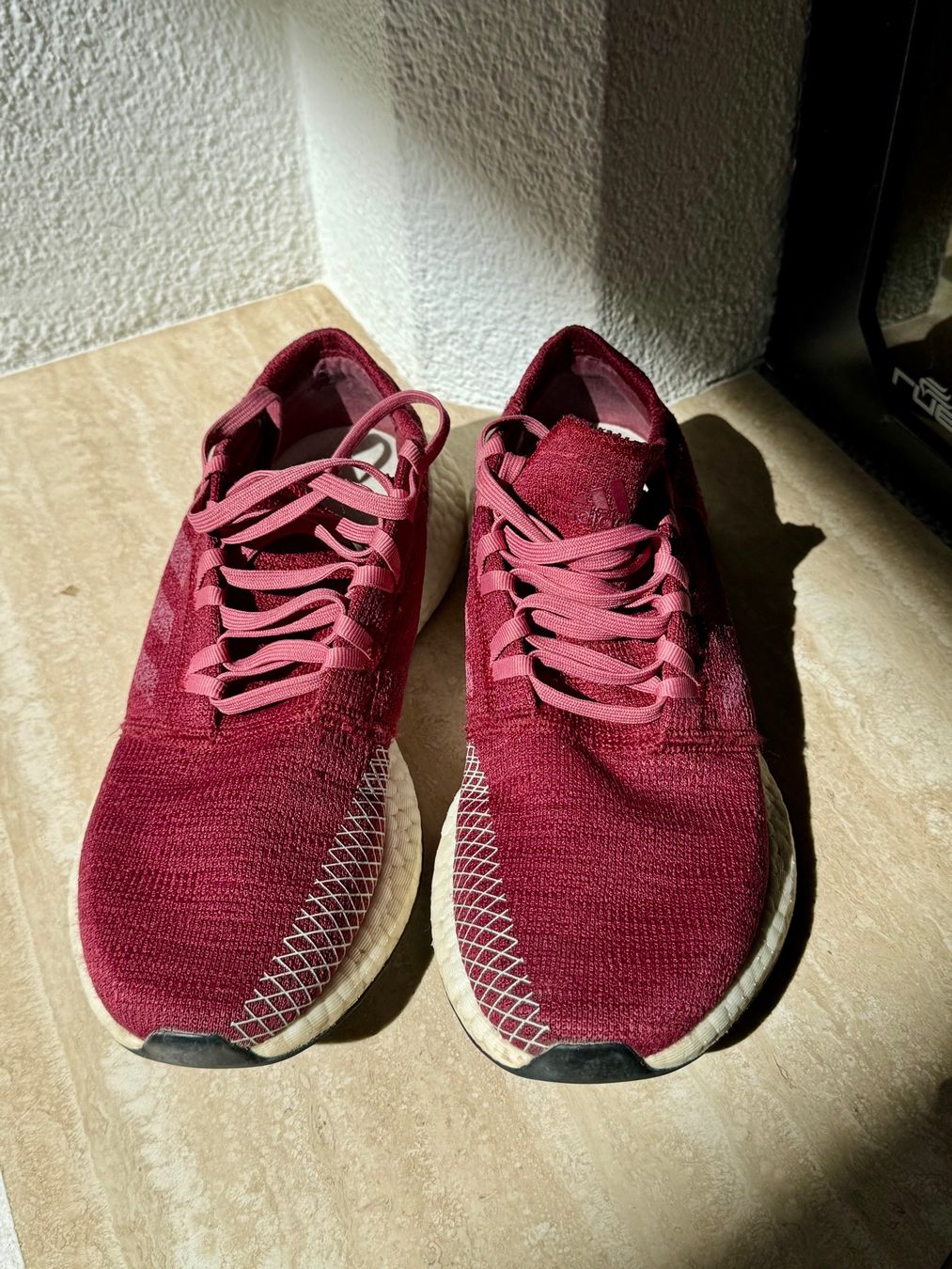Adidas Scarpe da uomo: Adidas Boost Schuhe, Gr. 41 1/3, Rot – Nuovo (secondo la descrizione) da Niederhasli venduto da Erwied