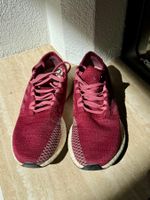 Adidas Boost Schuhe, Gr. 41 1/3, Rot