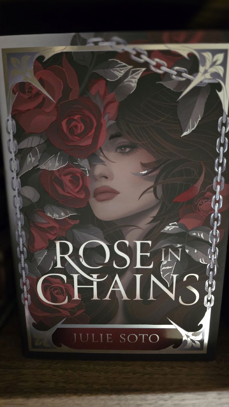 Libri: Fairyloot - Rose in Chains - Signed – Nuovo (secondo la descrizione) da Monthey venduto da yuk_m2vd