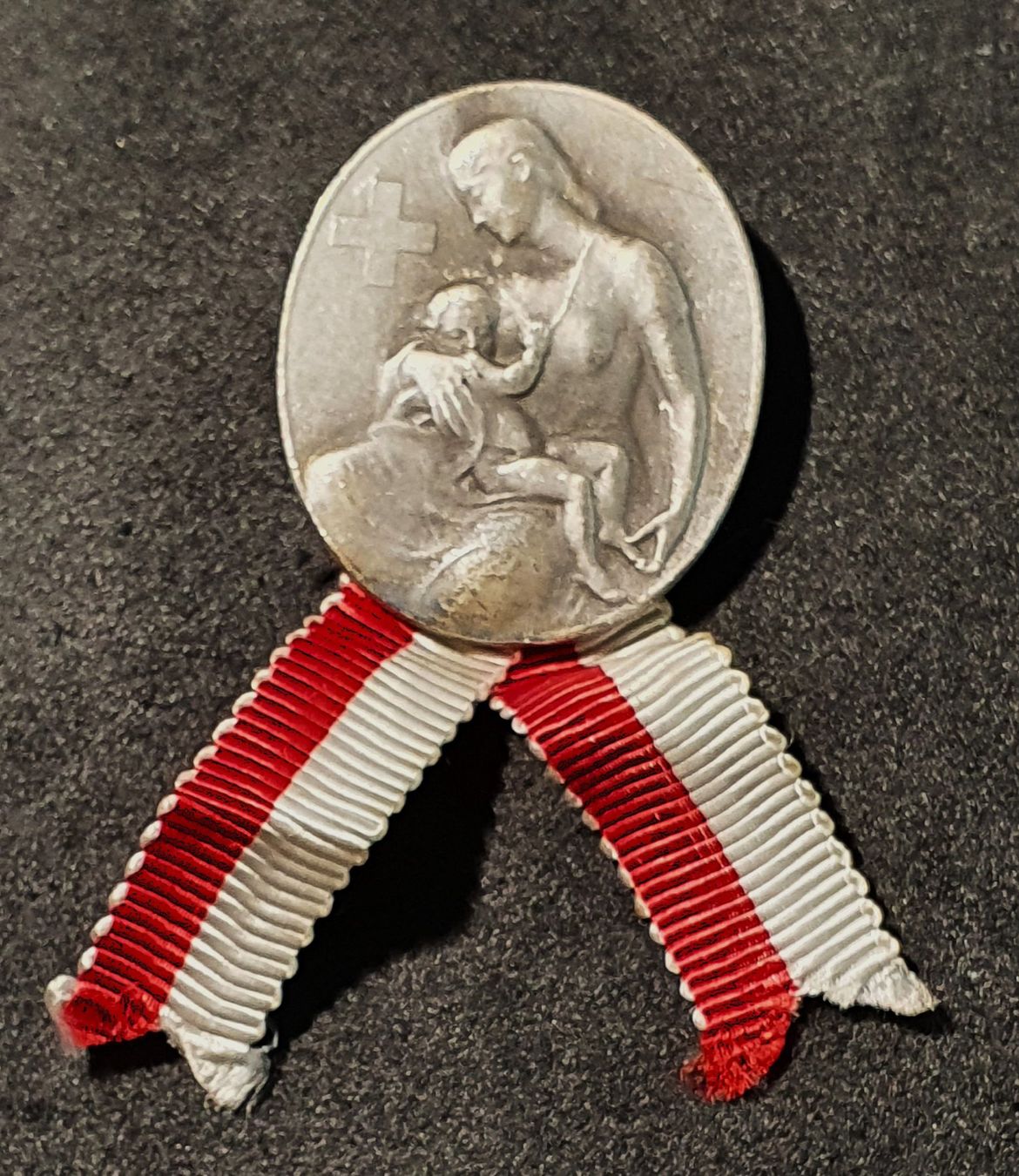 Placchette & Badge: GG058 - 1. August Abzeichen 1945 – Usato da Reinach BL venduto da Boston-Verkauf