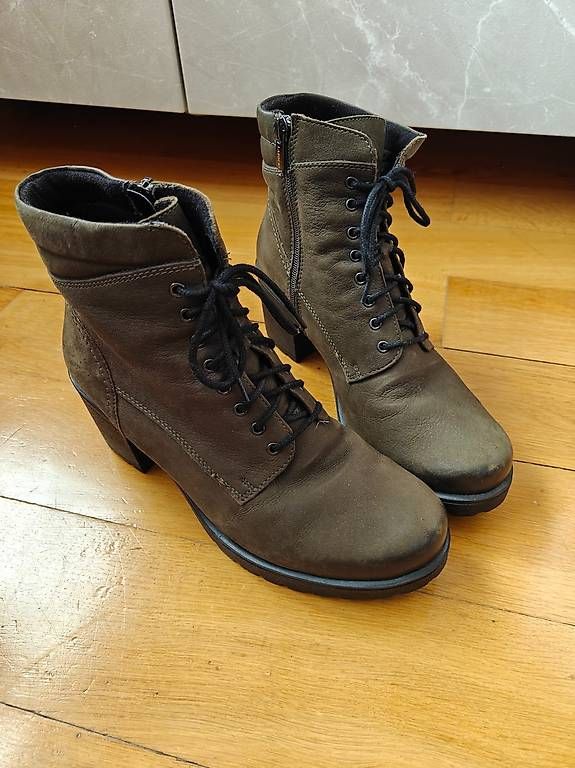 Damenschuhe: Boots mit Absatz Gr. 40 – Gebraucht aus Liestal von Robalani