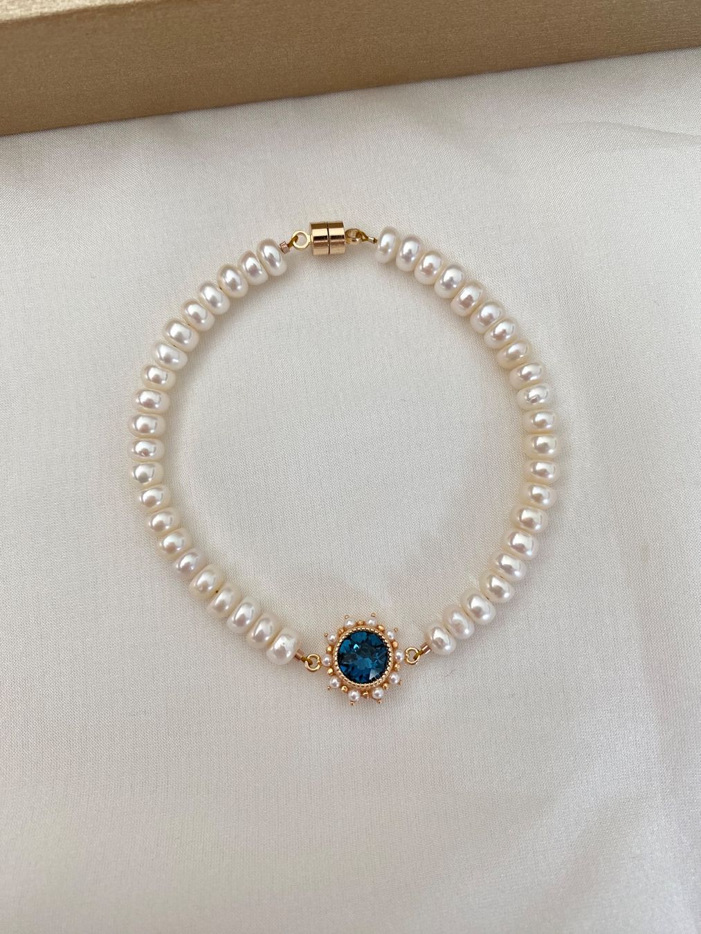 Bracciali & Braccialetti: Süsswasserperlen/Perlen Armbänder – Nuovo e nell'imballaggio originale da Sarnen venduto da Yingsperlen4