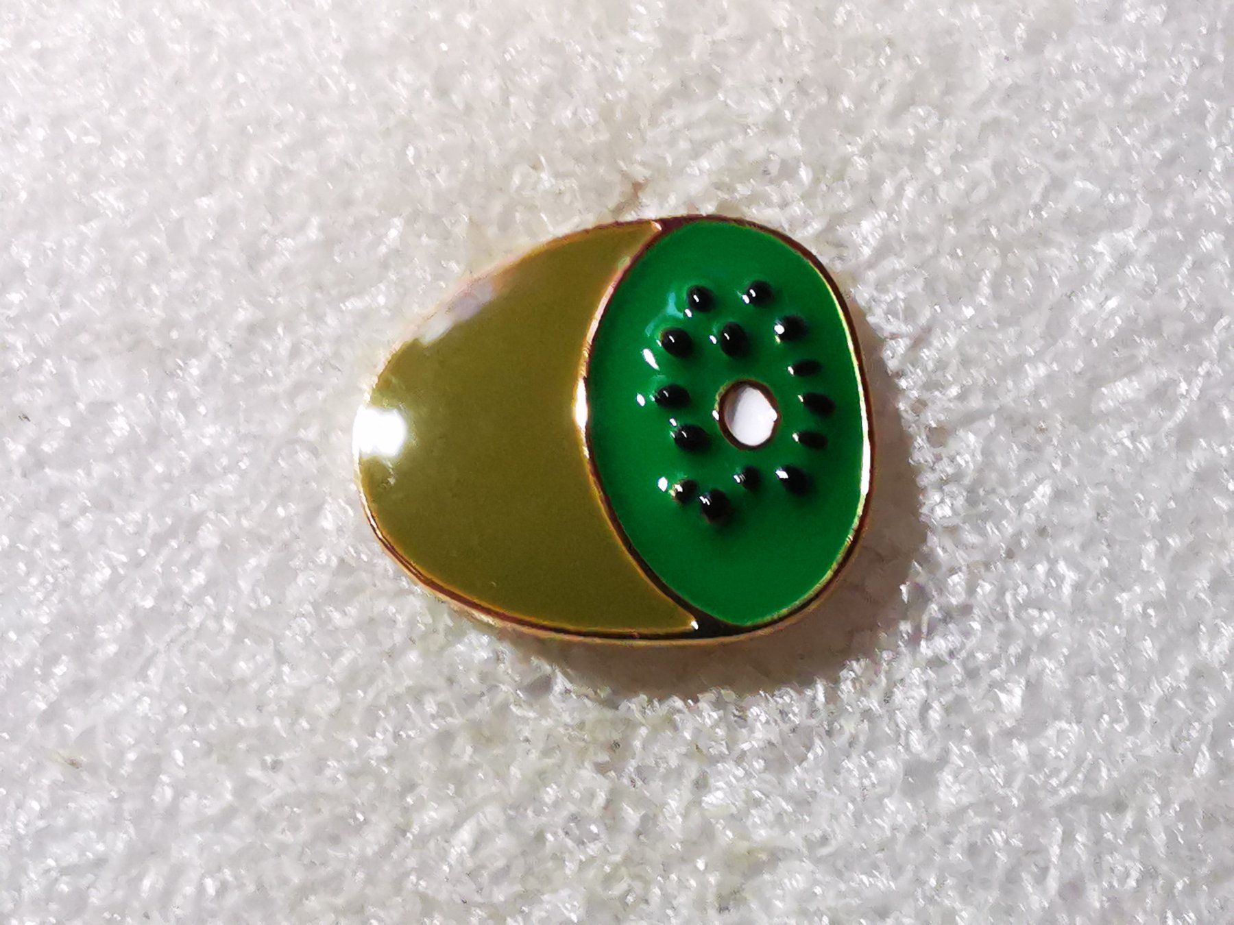 Plaketten & Abzeichen: Ansteckpin 101: Kiwi – Gebraucht aus Oppligen von Pin-Fall-Shop