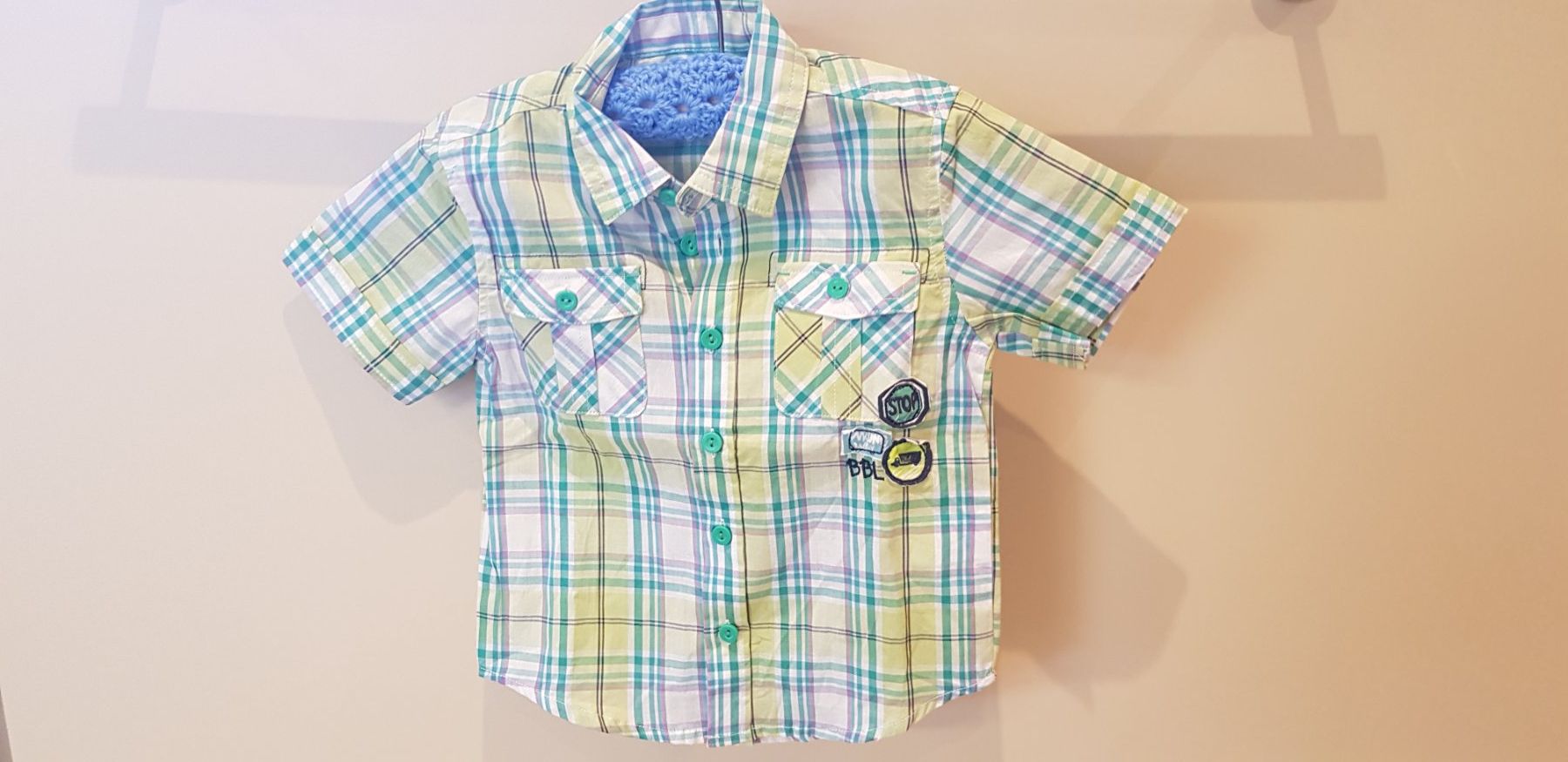 Camicie, T-shirt & Polo: 2 Kurzarmhemden, Gr. 92 – Usato da Dietikon venduto da grafad 2