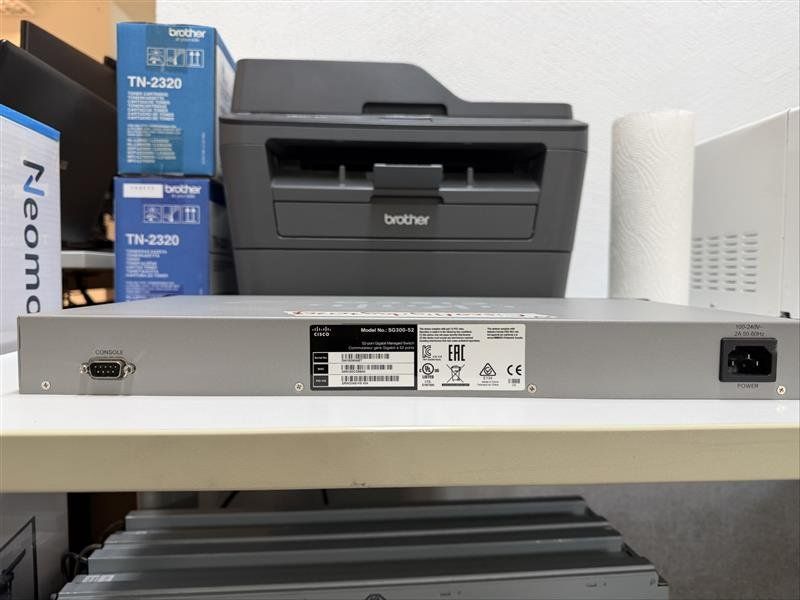 Cisco Modem & Router: Cisco SG300 - 52 Port Switch – Usato da Zizers venduto da Digitag0 2