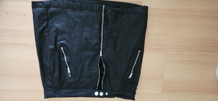 Mini jupe noire taille 44 (A)