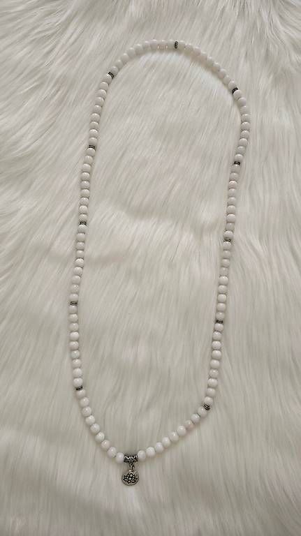 Catenine: Collier agate blanche – Usato da Cheseaux-Lausanne venduto da Ana_Gandarinho