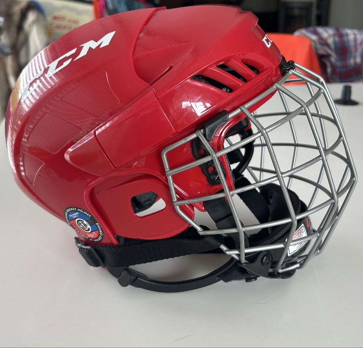 Ccm Caschi: Casque de hockey sur glace – Usato da Anieres venduto da mas_cgf5 1