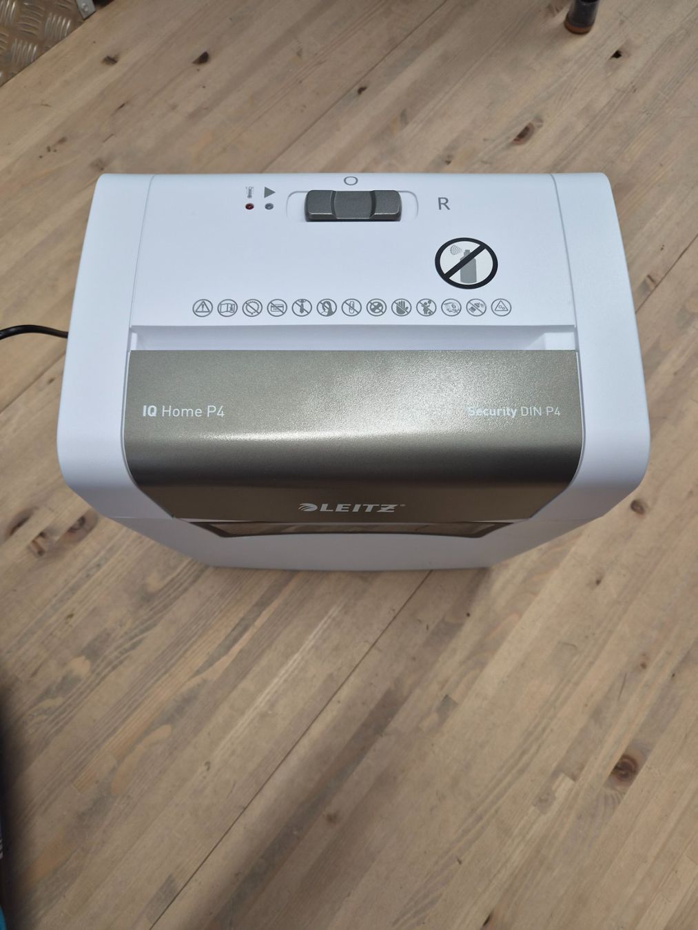 Destructeurs de documents: Destructeur de documents - LEITZ IQ Home P4 – Neuf (Voir description) à Lausanne par leroyaumedereven 1
