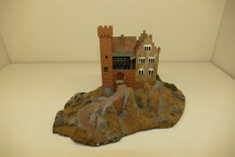 Faller N: Burg mit Innenhof und Gelände