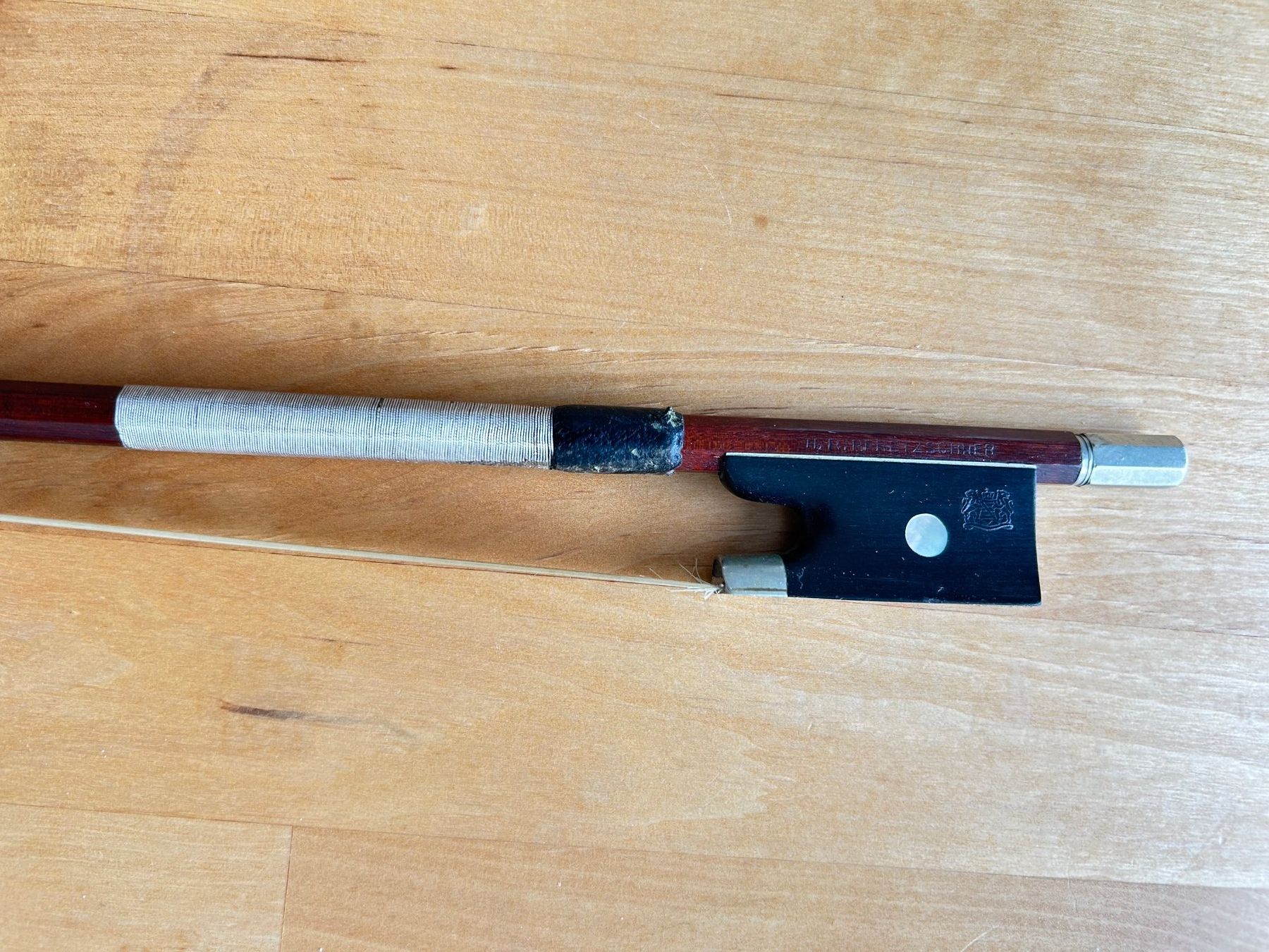 Strumenti musicali: Violinbogen, Geigenbogen H.R. Pfretzschner 4/4 – Usato da Wohlen b. Bern venduto da Titus55 8