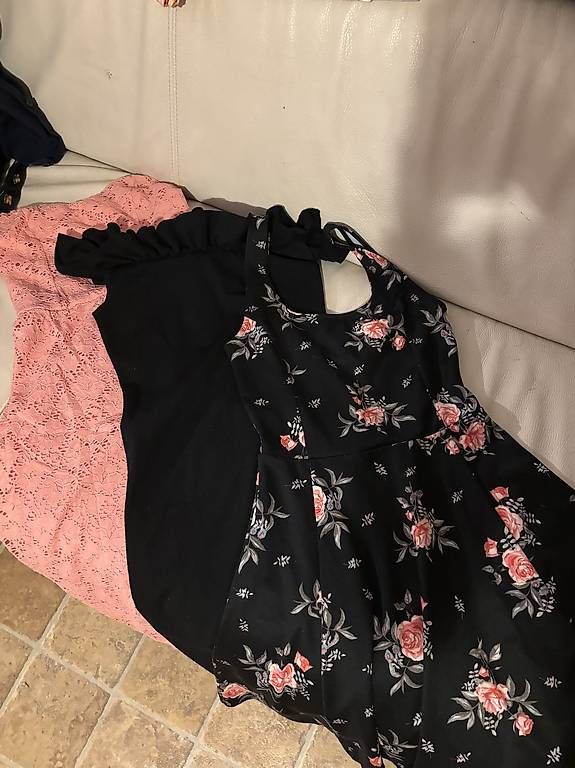 Kleider: 3x Kleid s – Gebraucht aus Interlaken von noe_v887