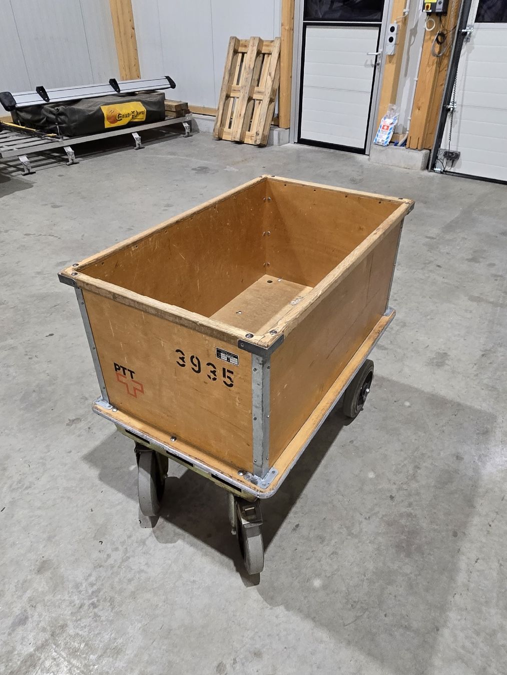 Carrelli di trasporto: Original PTT Rollwagen, robust und praktisch – Usato da Neuenkirch venduto da Saedu 4