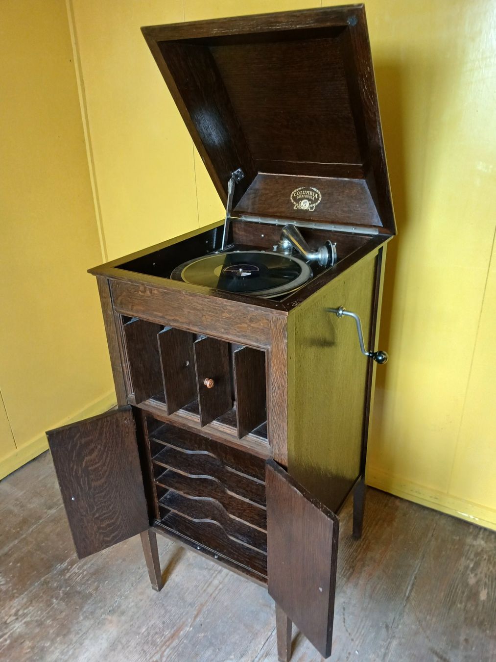 Columbia Giradischi: Columbia Grammophon Antique Phonograph – Usato da Scherz venduto da dref