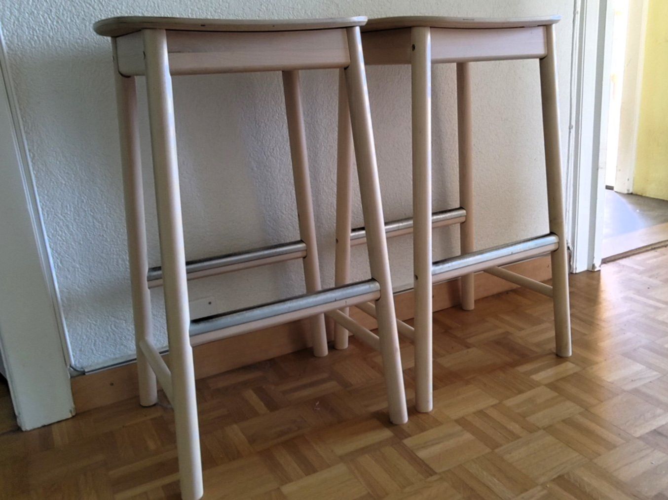 Ikea Sgabelli: 2 tabourets de bar d'occasion en bois clair – Usato da Fribourg venduto da PhilOctet 1