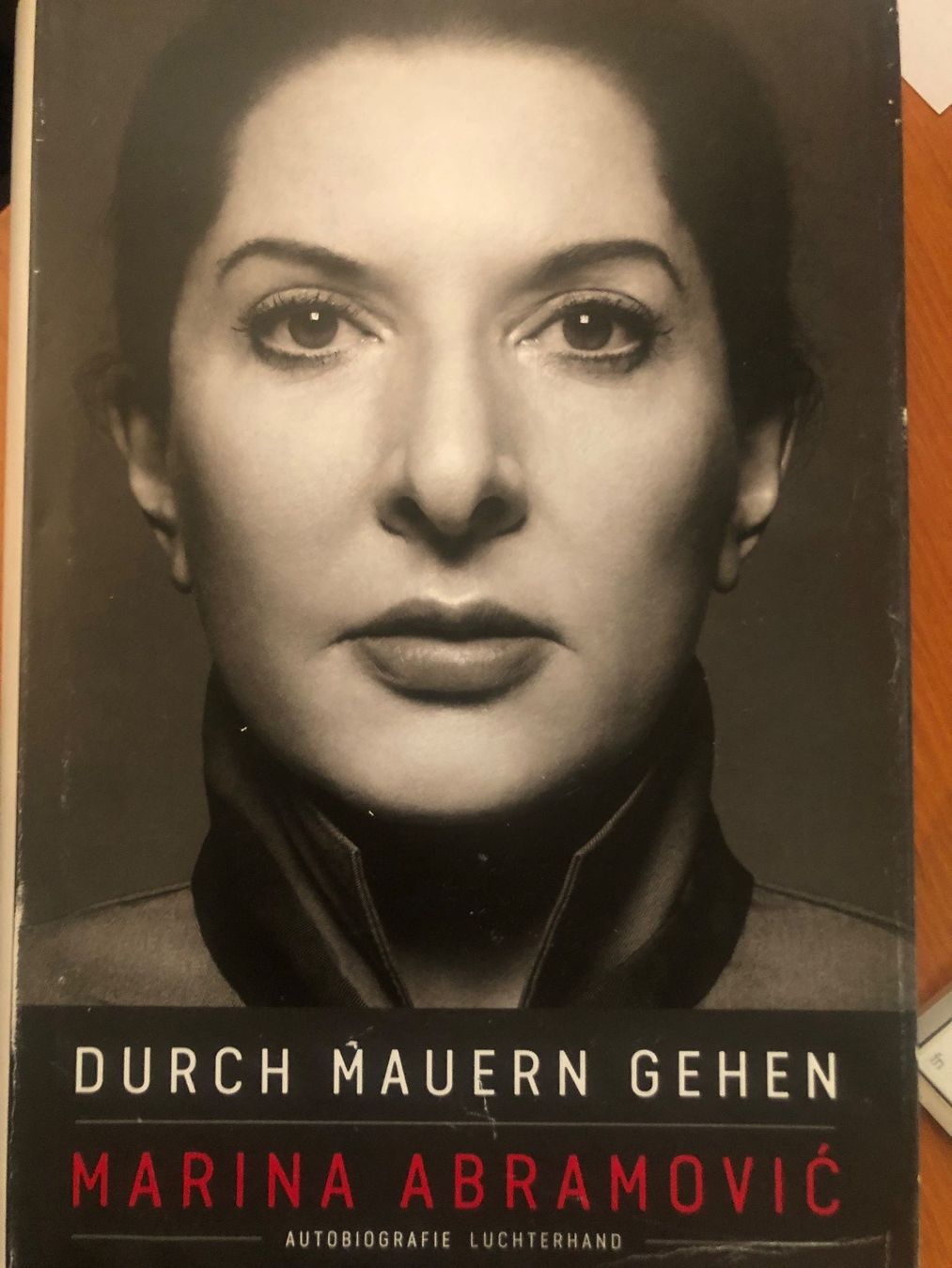 Libri: Marina Abramovic - Durch Mauern gehen – Usato da Oberweningen venduto da Gerini