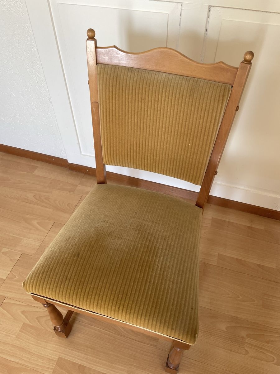 Set di tavolo e panche: Tisch mit 6 Stühlen – Usato da Fahrwangen venduto da Rehtse03 3