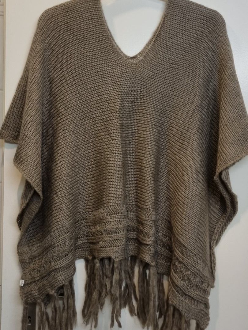 Altro in Moda donna: Poncho, Cape – Nuovo (secondo la descrizione) da geroldswil venduto da Gumball1