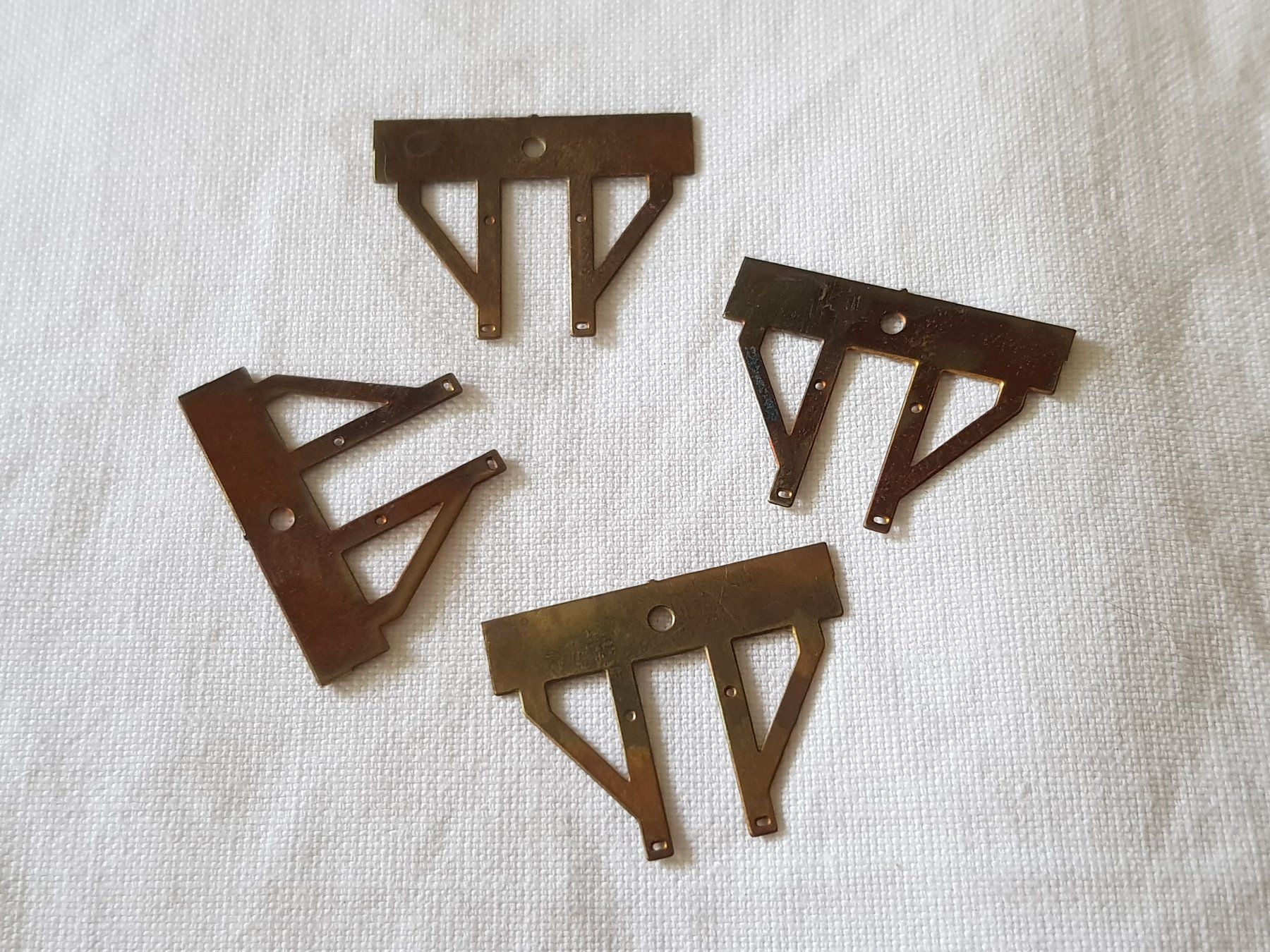 Modellini di ferrovie: 4 Lagerschalen-Halter – Nuovo (secondo la descrizione) da Luzern venduto da inca55