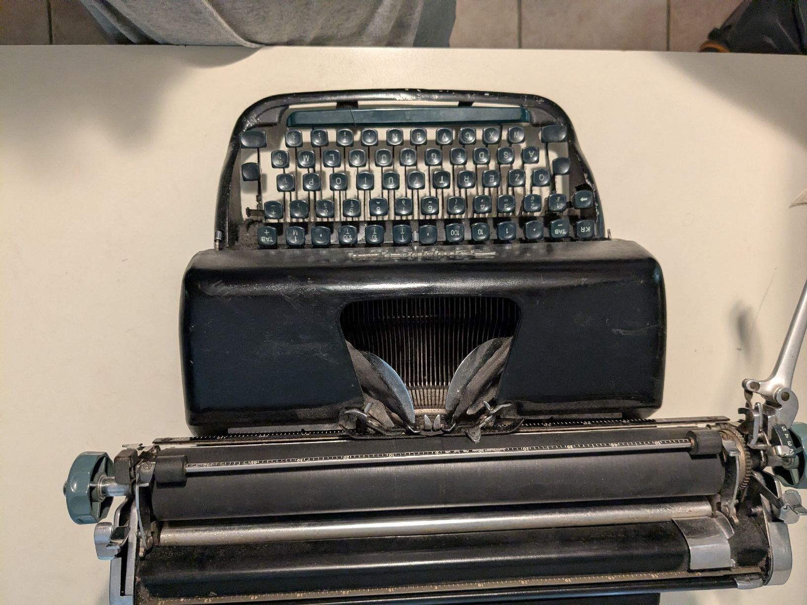 Remington Machines à écrire: Schreibmaschine Remington Schwarz – D'occasion à Subingen par dominio2014 4