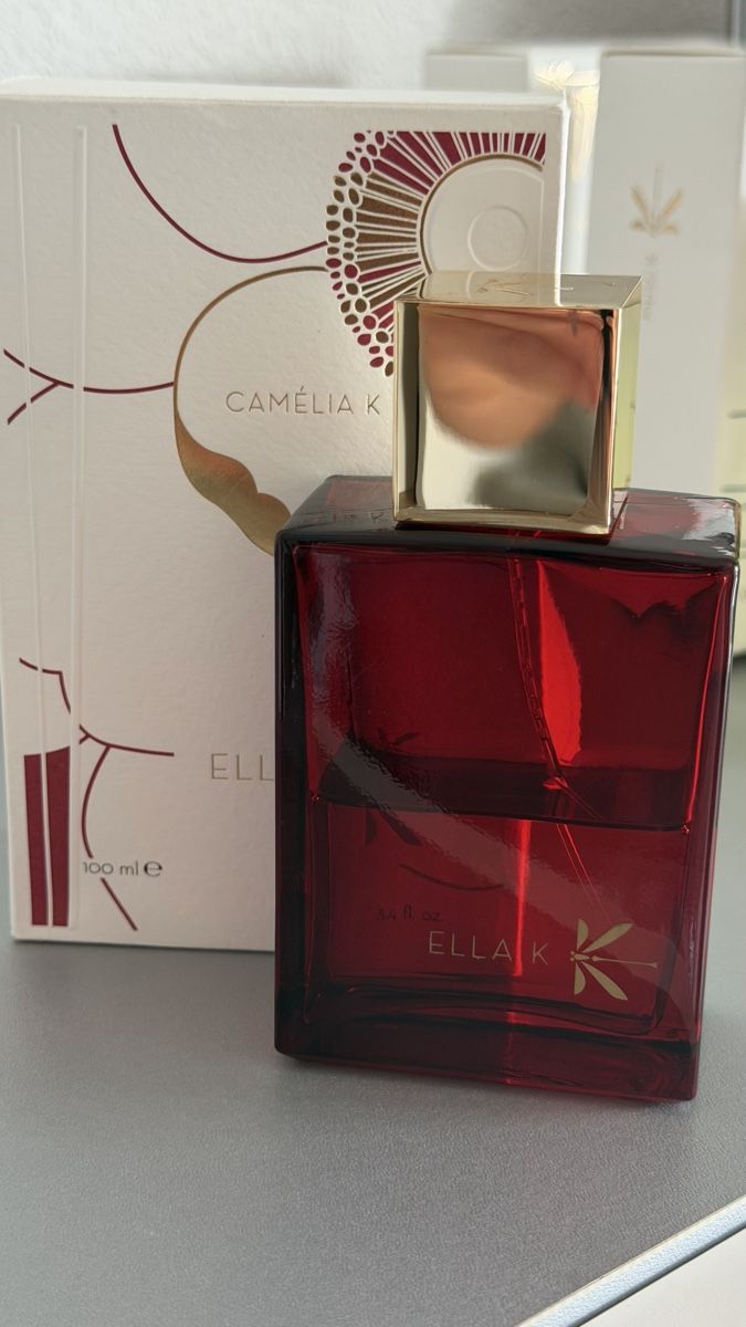 Parfum & Eau de Toilette: Ella K Camélia K . 2 ml – Gebraucht aus Sursee von nri_g5z8