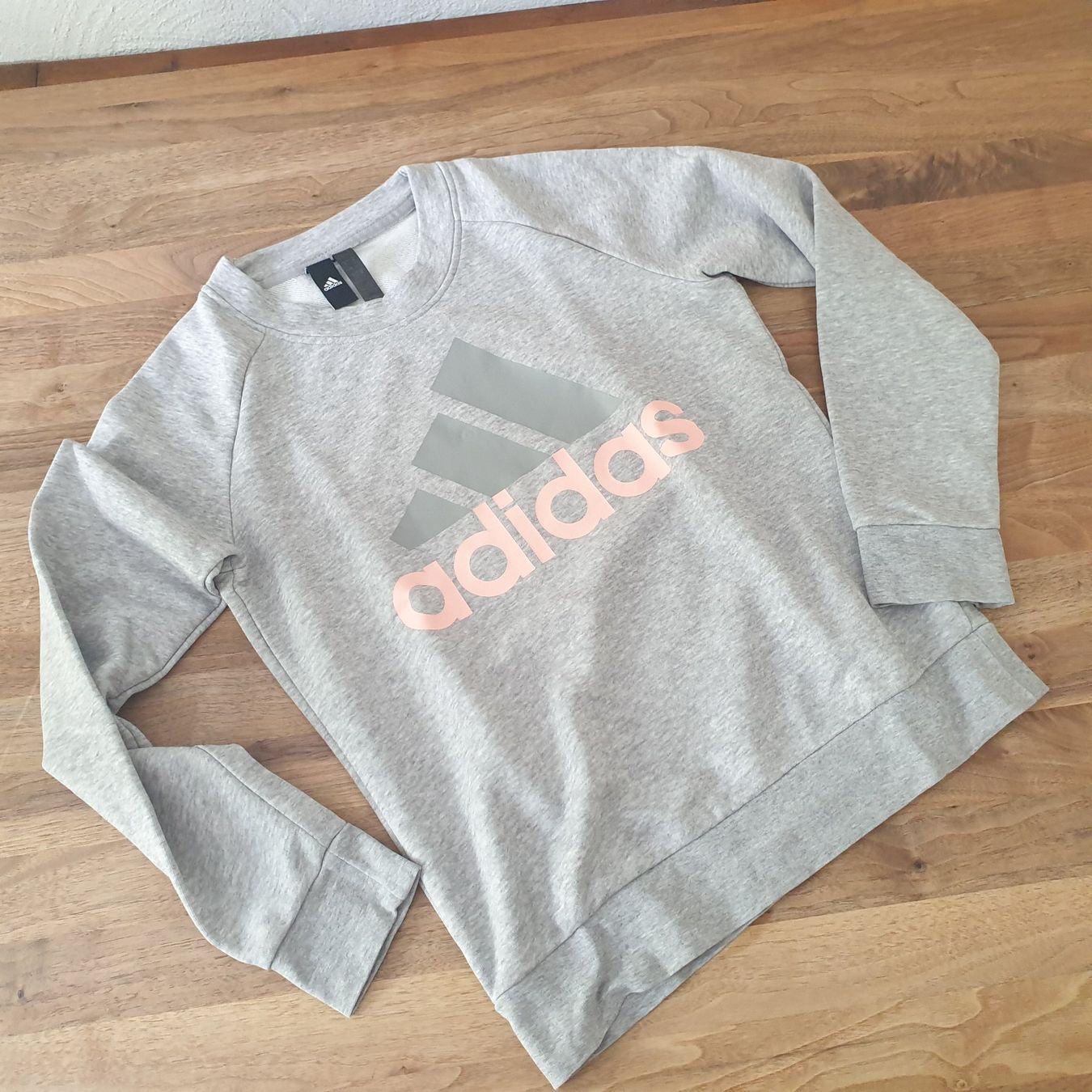 Adidas Pullover & Sweatshirts: Adidas Pulli, Top Zustand, Grösse S, grau – Gebraucht aus Malters von burzi