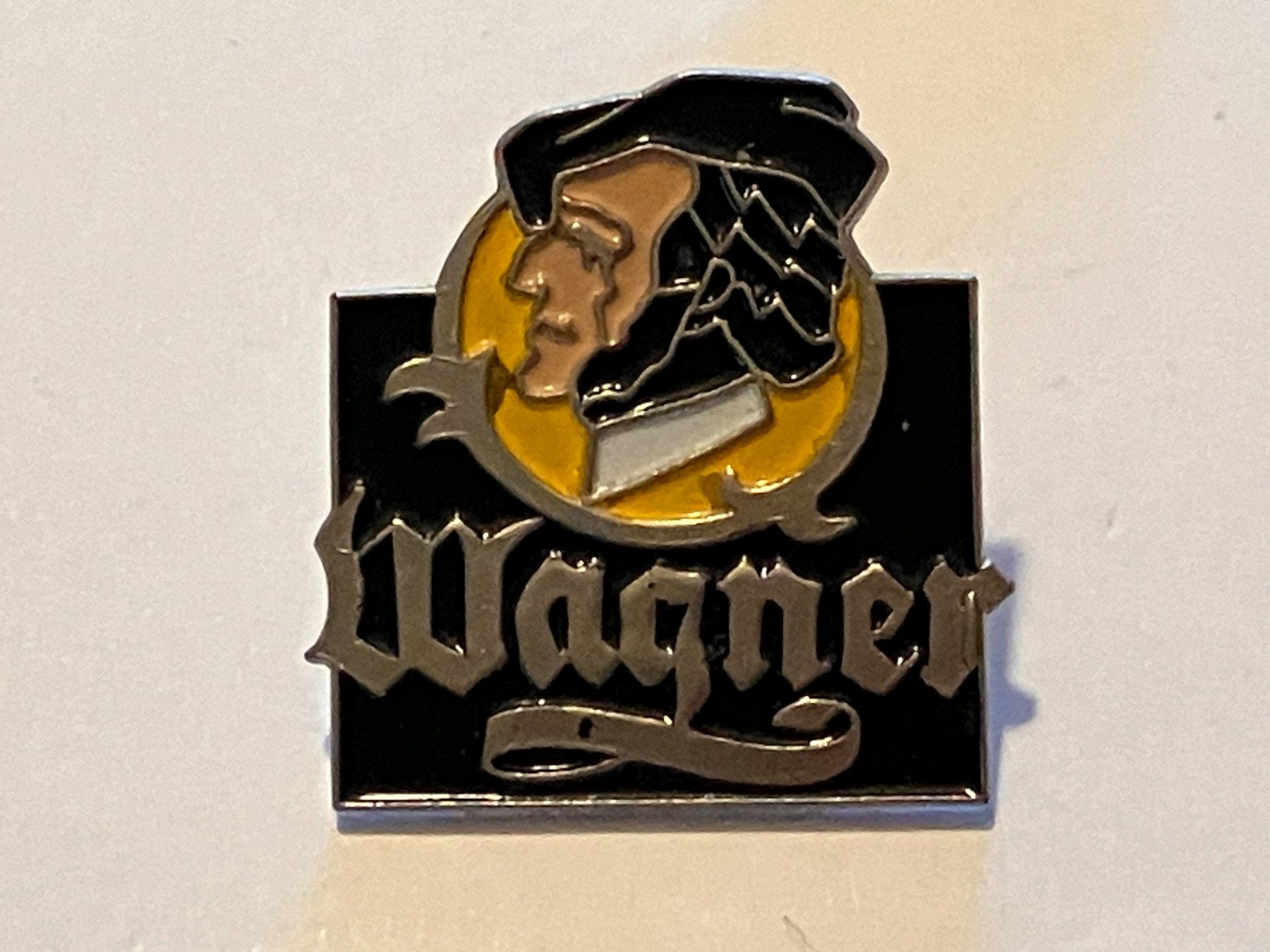 Plaketten & Abzeichen: 1 Pin Wagner – Gebraucht aus Basel von djwwpp