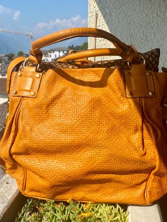 Sac à main NEUF cuir orange tressé, parfait pour l'été! ☀️